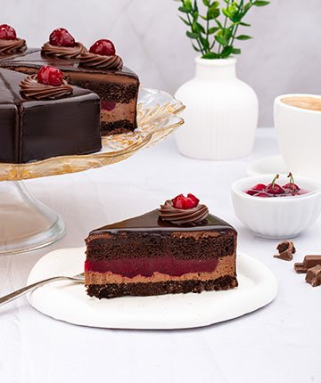 Çikolatalı ve Vişneli Pasta